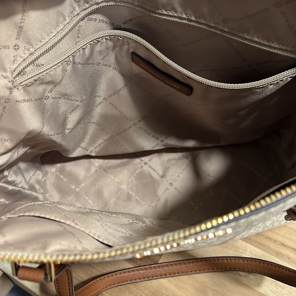 [Michael Kors] Charlotte Large Logo And Leather Top-Zip Tote Bag - Picture 6 of 7